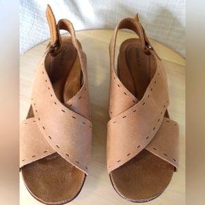 Cobb Hill Earthy Tan Leather Wide Cross Over Strapped Comfort Sandals Size 8.5